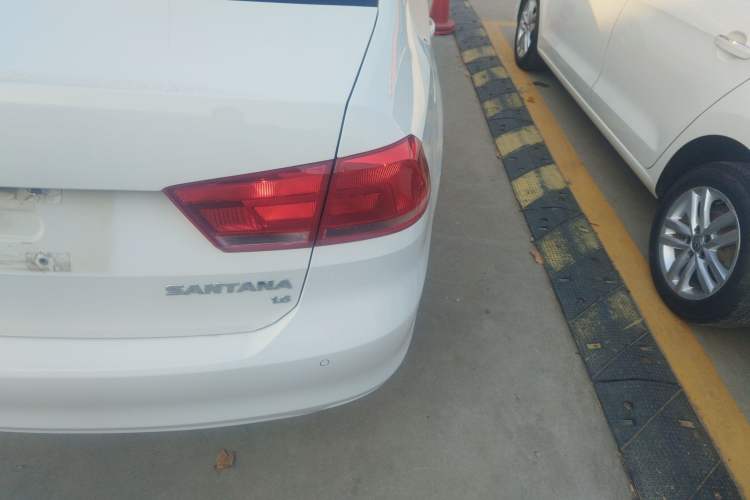 Used Volkswagen Santana 2015 1.6L Manual Comfort Edition
