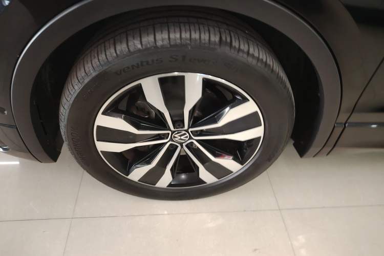 Used Volkswagen Tiguan L 2023 330TSI Automatic Two-Wheel Drive R-Line Enjoyment Edition