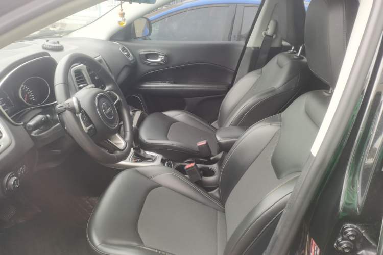 Used  Compass 2019 220T Automatic Enjoyment Version
