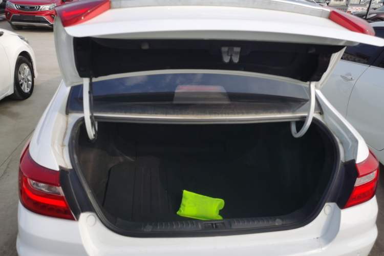 Used Geely Auto Vision 2019 Upgraded Model 1.5L Manual Luxury Version China V Standard
