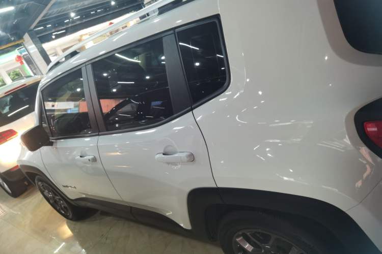 Used  Renegade 2018 Connected Large Screen Version 180T Automatic Kinetic Edition+
