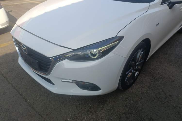 Used Mazda Mazda 3 Axela 2019 Cloud-Controlled Version Hatchback 2.0L Automatic Luxury Model China VI Standard
