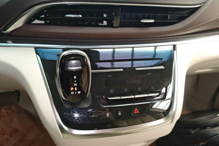 Used Buick GL8 2021 Land Cruiser Executive Class 652T Comfort Model
