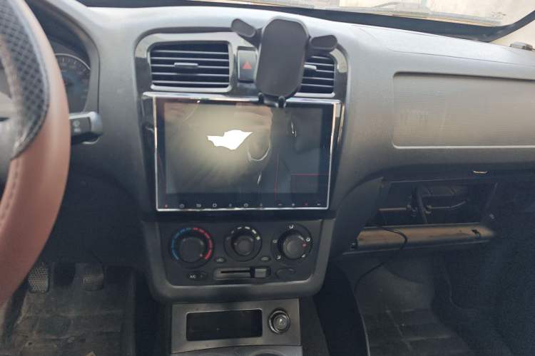 Used Dongfeng Fengon 330 2014 1.5L Manual Standard Edition DK15-02