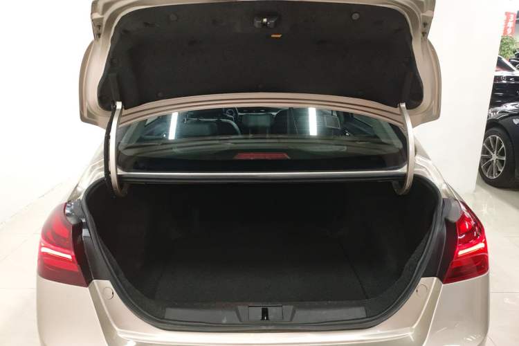 Used Geely Auto Emgrand 2019 Leading Edition 1.5L CVT Luxury Model China VI Standard
