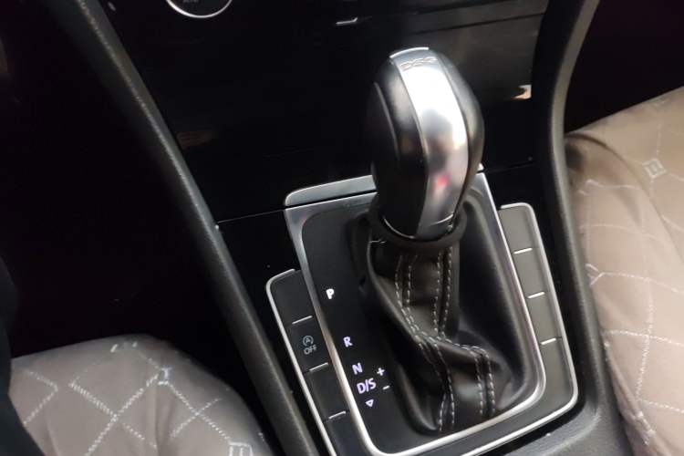 Used Volkswagen Golf 2017 280TSI Automatic R-Line Million-Vehicle Commemorative Edition
