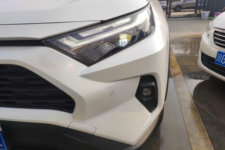 Used Toyota RAV4 2023 Dual-Engine 2.5L E-CVT Two-Wheel Drive Elite Plus Edition
