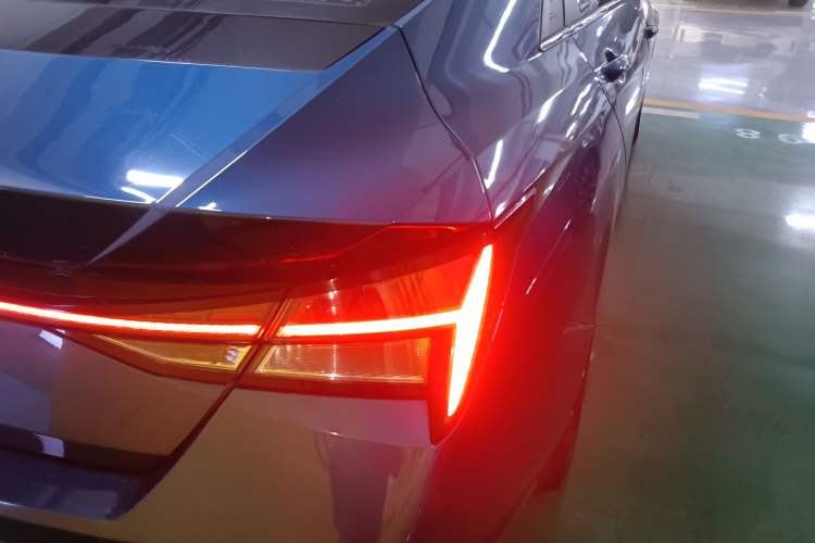 Used Hyundai Elantra 2021 1.5L CVT LUX Prestige Edition
