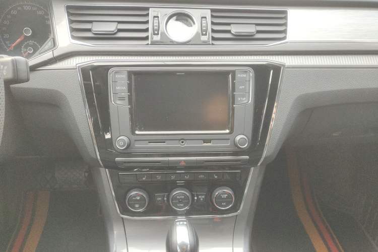 Used Volkswagen Passat 2017 330TSI DSG Luxury Edition
