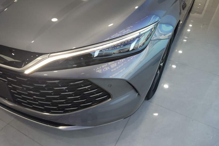 Used BYD Qin L 2025 DM-i Smart Drive 120KM Superior Model
