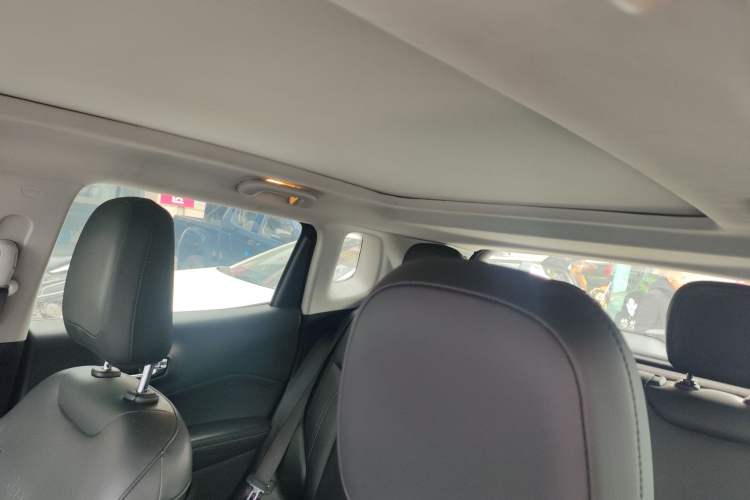 Used  Compass 2019 200T Automatic Family Edition - Connected Large Screen Version