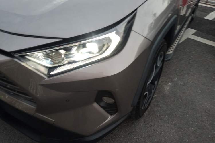 Used Toyota RAV4 2020 2.0L CVT Four-Wheel Drive Prestige Edition
