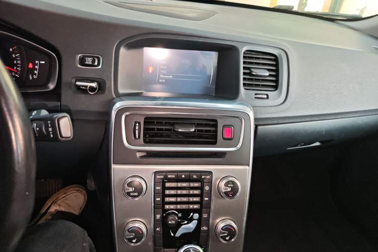 Used Volvo S60 2015 S60L 2.0T Zhiyuan Edition