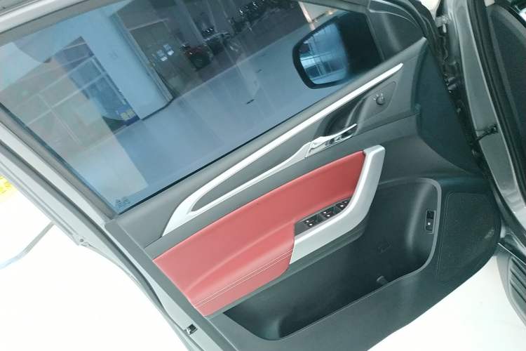 Used SAIC MAXUS Xingji 2023 Starry L 2.0T Diesel Manual 4x4 Elite Edition Long Bed
