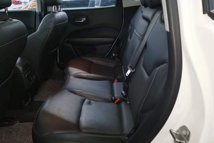 Used  Compass 2017 200T Automatic Family Edition
