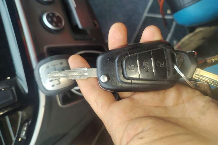 Used SAIC MAXUS Xintu V80 2019 2.5T Classic Edition 6-Speed Manual – Aoyuntong Short Wheelbase Mid-Height Design 5/6 Seats