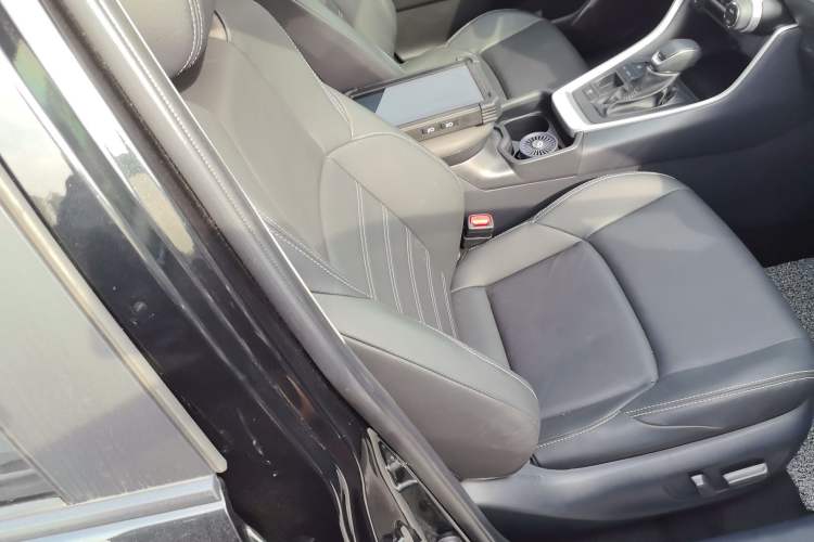 Used Toyota Wildlander 2023 Dual-Motor 2.5L E-CVT Two-Wheel Drive Luxury PLUS Edition
