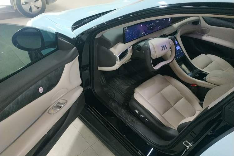 Used  L6 2024 Max Standard Edition
