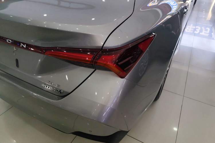 Used Toyota Avalon 2019 Dual-Engine 2.5L XLE Prestige Version China VI Standard