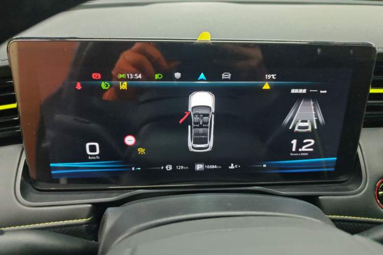 Used Roewe RX5 2023 PLUS 330TGI Automatic Trendsetting Smart Edition
