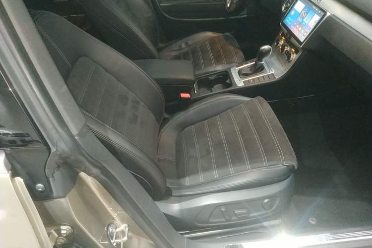 Used Volkswagen FAW-Volkswagen CC 2016 1.8TSI Prestige Model
