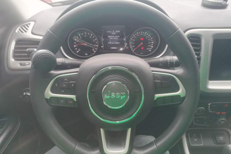 Used  Compass 2019 220T Automatic Enjoyment Version
