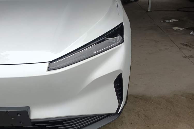 Used  06 2025 Model 520km