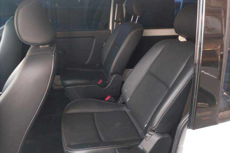 Used Jinbei Gold Hiace M Classic 2022 1.5L Engineering Lion Passenger Van 7 Seats
