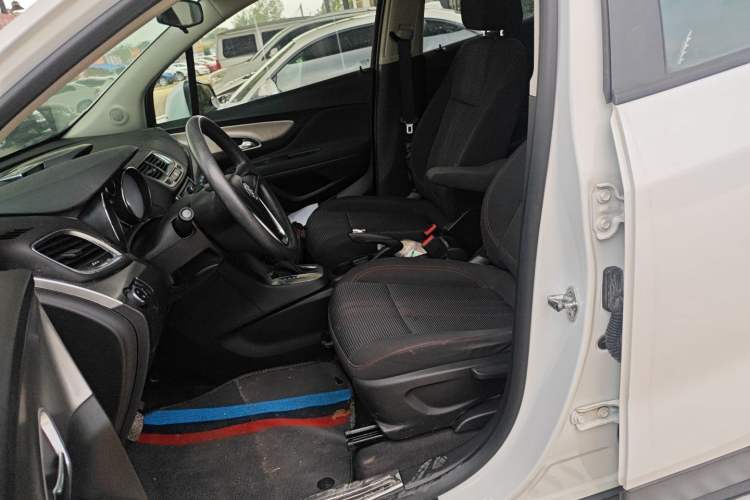 Used Buick Encore 2015 1.4T Automatic Two-Wheel Drive Urban Elite Version
