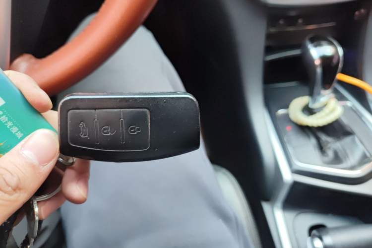 Used JMC Yusheng S350 2013 2.4T Automatic 2WD Diesel Luxury 7-Seater