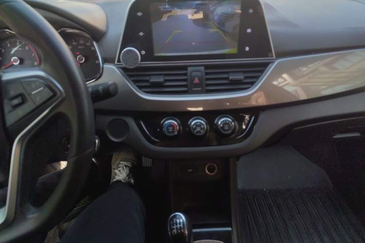 Used Baojun 310W 2017 1.5L Manual Fashion Model China V