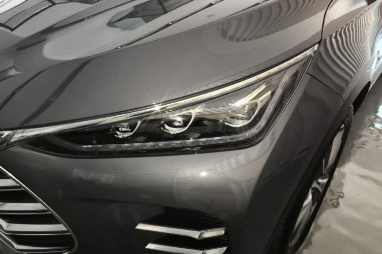 Used BYD Tang New Energy 2018 DM 2.0T All-Wheel Drive Smart Connect Elite 7-Seater China V Emission Standard
