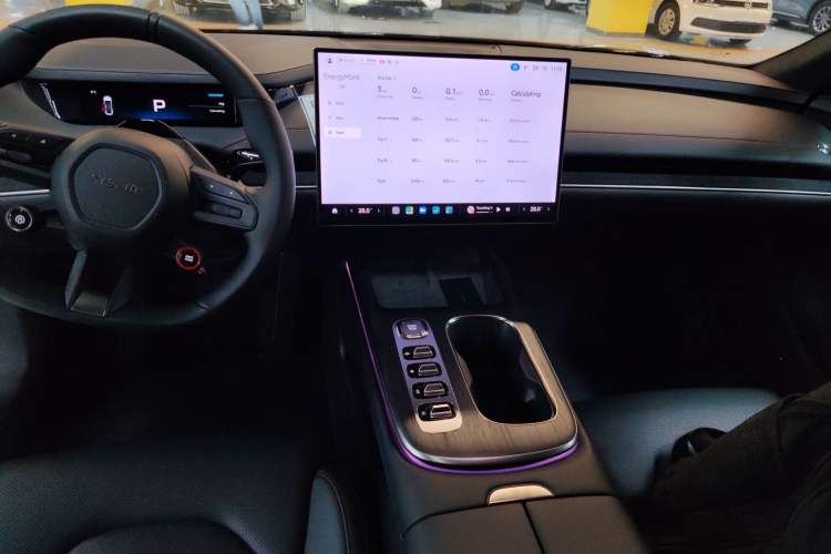 Used  SU7 2024 Rear-Drive Ultra-Long Range Advanced Pro-Level Intelligent Driving Version
