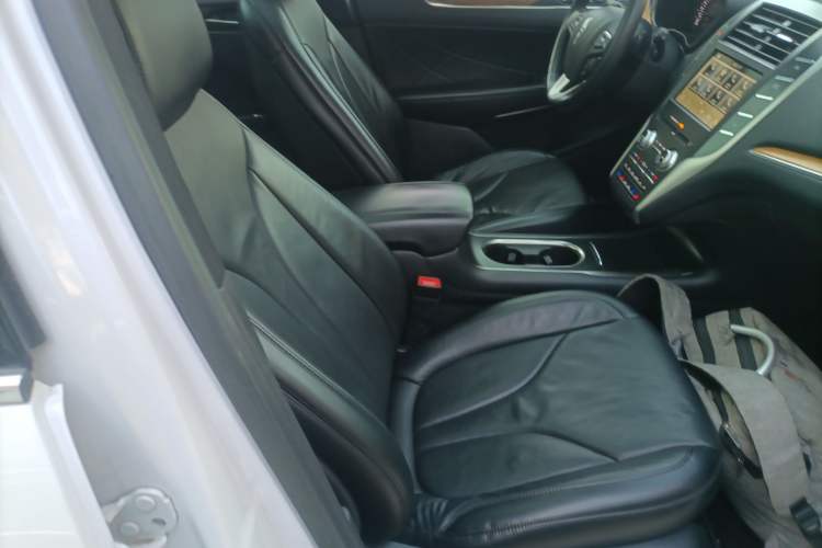 Used Lincoln MKC 2017 2.0T Two-Wheel-Drive Luxury Edition
