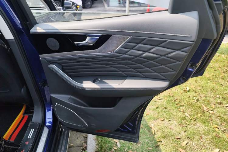 Used Hongqi HS5 2022 Revised Version 2.0T Smart Connect Flagship Edition
