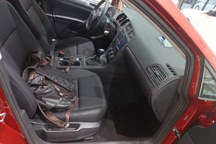 Used Volkswagen Golf 2016 1.6L Automatic Fashion Model