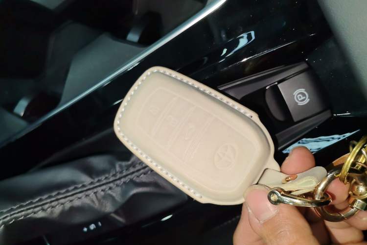 Used Toyota Camry 2024 Dual-Motor 2.0 HE Elite Edition