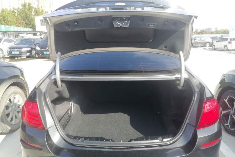 Used BMW 5 Series 2017 525Li Leading Model
