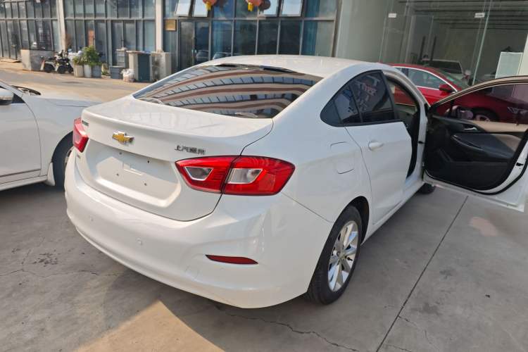 Used Chevrolet Cruze 2018 320 Automatic Pioneer Sunroof Edition