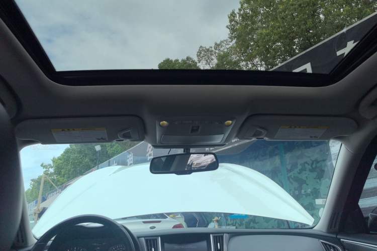 Used Infiniti Q50L 2018 2.0T Enjoyment Version China VI Standard
