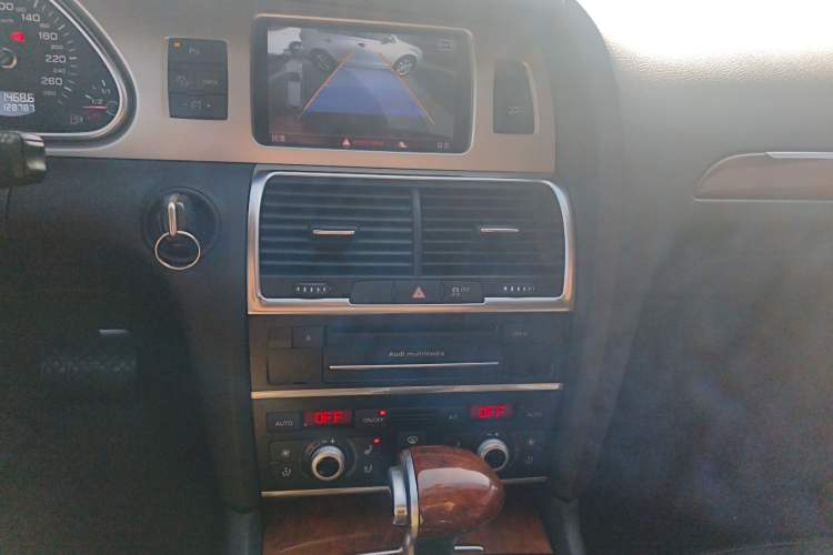 Used Audi Q7 2014 35 TFSI Off-road Model
