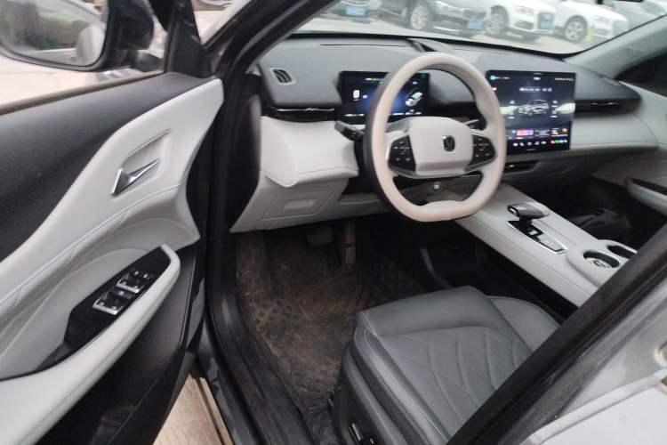 Used Changan UNI-Z New Energy 2024 Blue Whale Smart Electric iDD 125km Beyond Edition
