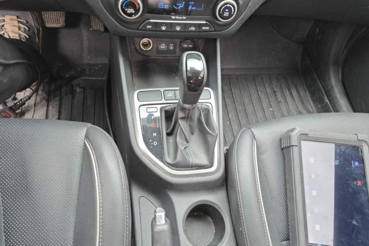 Used Hyundai ix25 2015 1.6L Automatic Two-Wheel-Drive Deluxe DLX Model