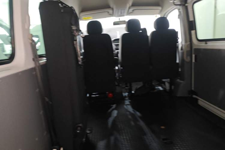 Used SAIC MAXUS Xintu V80 2021 2.0T AMT Classic Aoyuntong Short Wheelbase Mid-Roof 5/6-Seater
