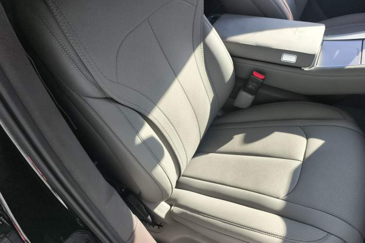 Used Denza N9 2025 Flagship Model
