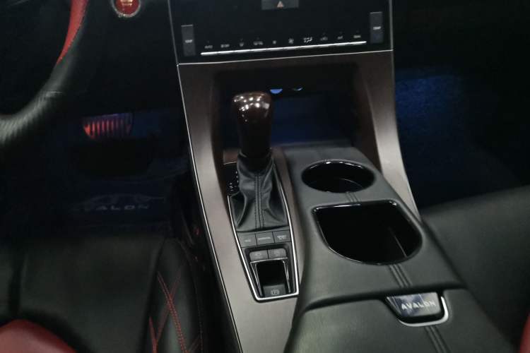 Used Toyota Avalon 2019 2.5L Ambition Version China VI Standard
