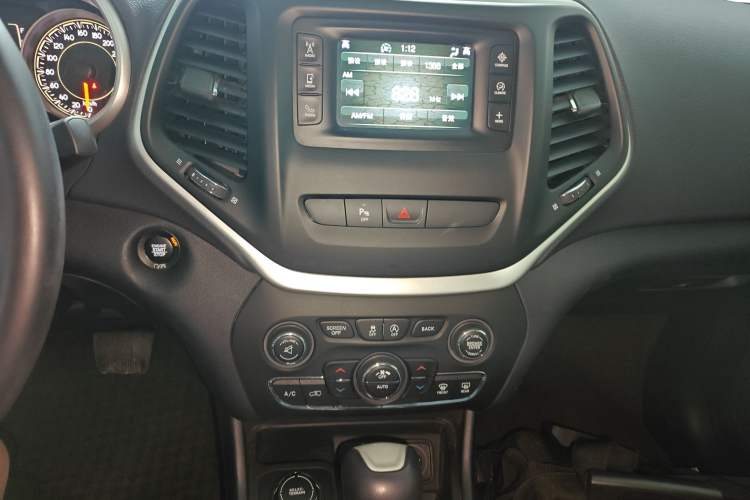 Used  Cherokee 2016 2.4L Professional Edition
