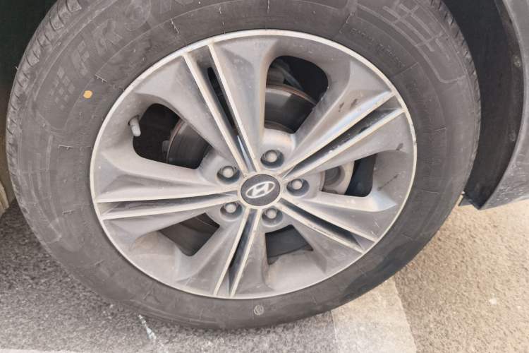 Used Hyundai ix25 2015 1.6L Automatic Two-Wheel-Drive Deluxe DLX Model