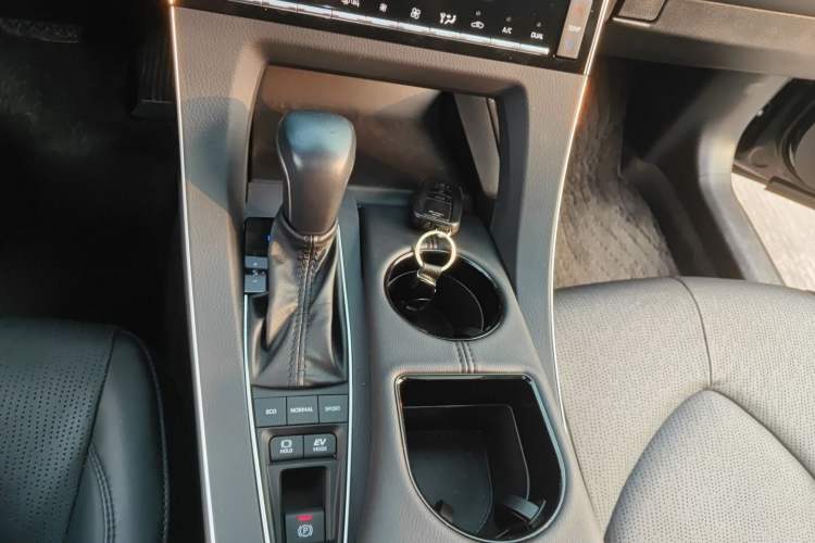 Used Toyota Avalon 2019 Dual-Engine 2.5L Luxury Edition China VI Standard