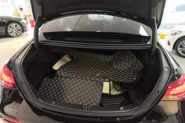 Used Mercedes-Benz E-Class 2021 Restyled E 300 L Sporty and Stylish Edition
